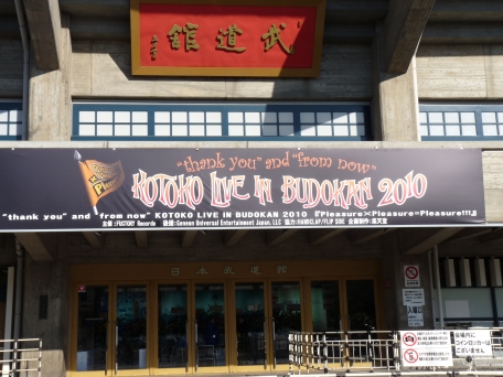 ���{������